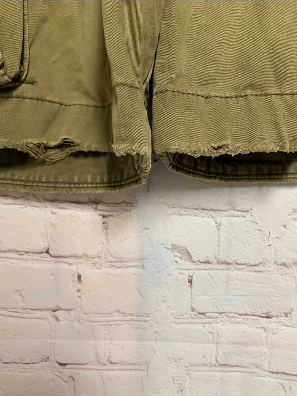Vtg Abercrombie & Fitch Olive Distressed Cargo Paratrooper Y2K Shorts Size 33 - Picture 4 of 8